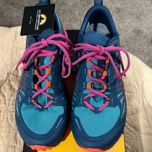 NIB LA Sportiva Jackal 11 Women 8 trail running